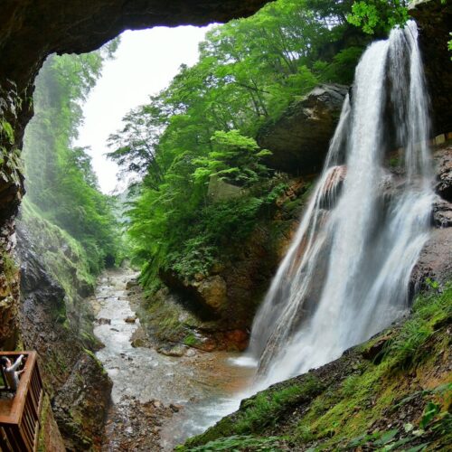 長野県高山村の雷滝