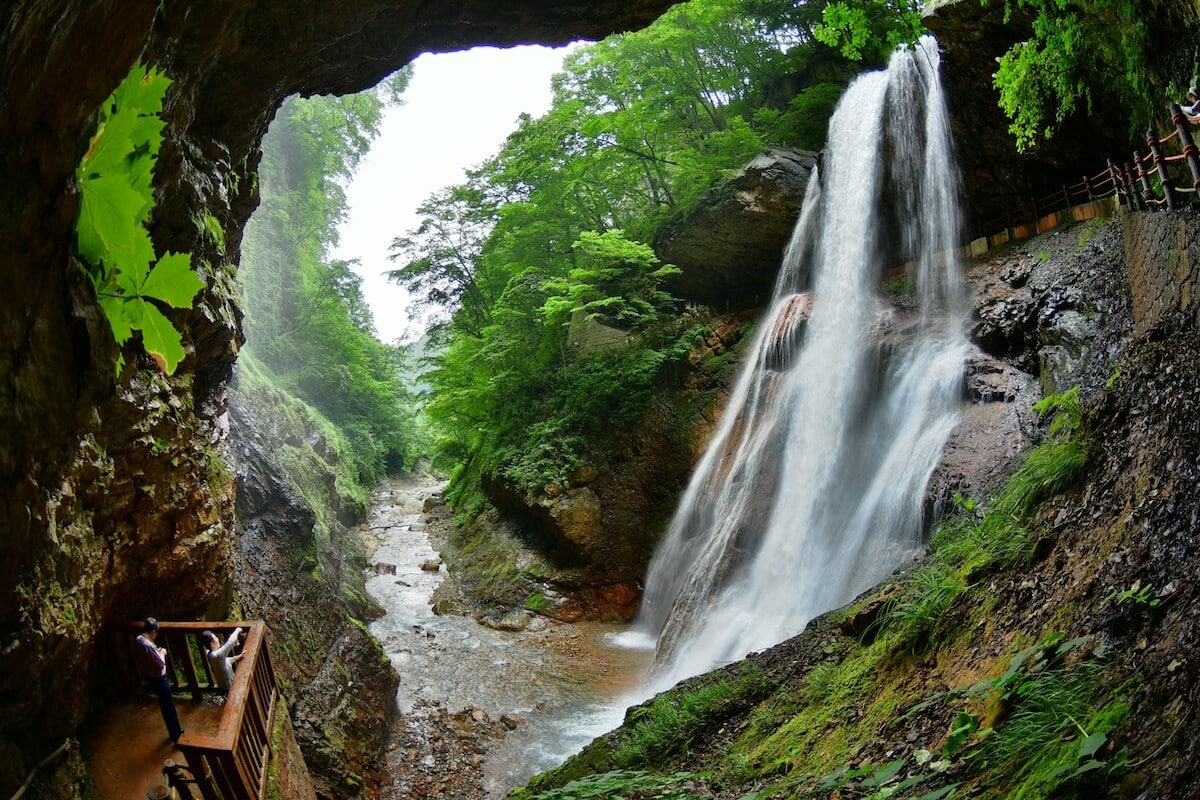 長野県高山村の雷滝