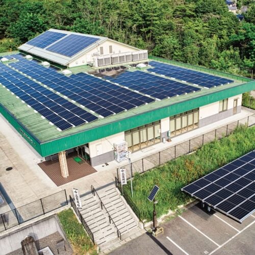 滋賀県湖南市。こなんウルトラパワー株式会社の資金で、公共施設に太陽光発電と蓄電池を導入。