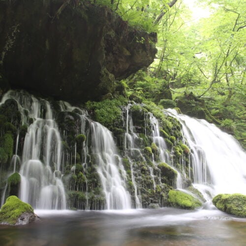 秋田県にかほ市の元滝伏流水