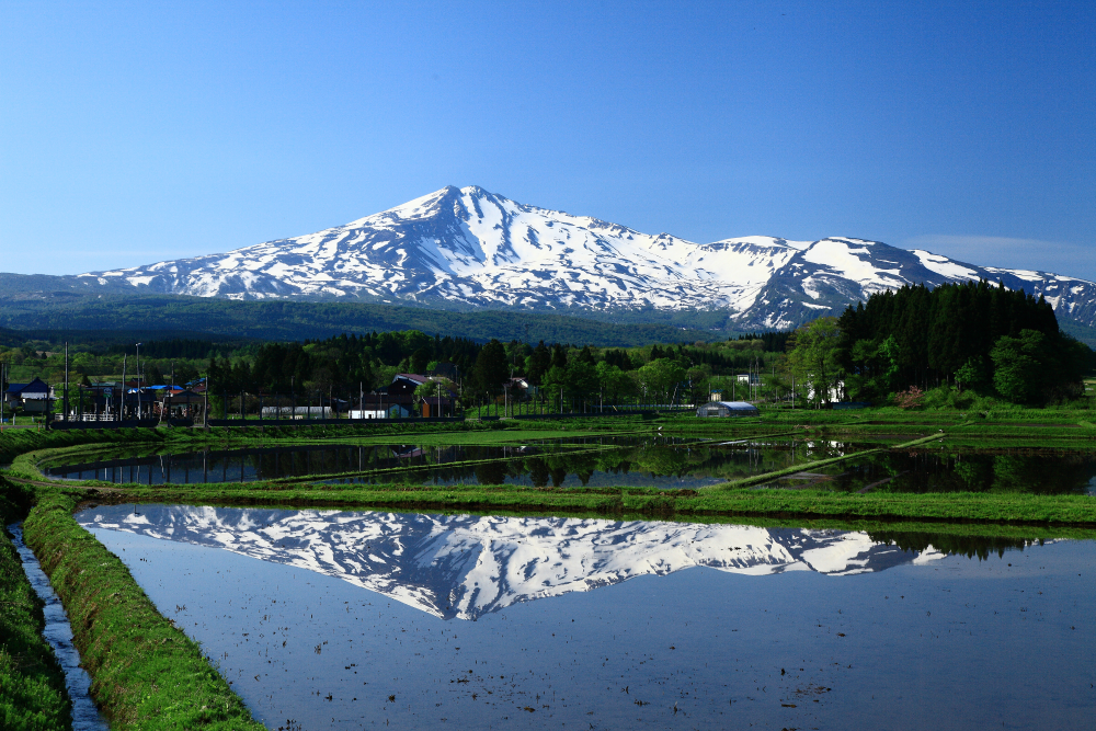 秋田県にかほ市の鳥海山