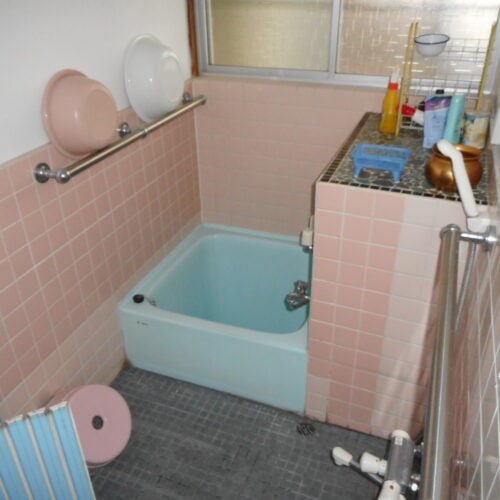 秋田県にかほ市の物件の浴室