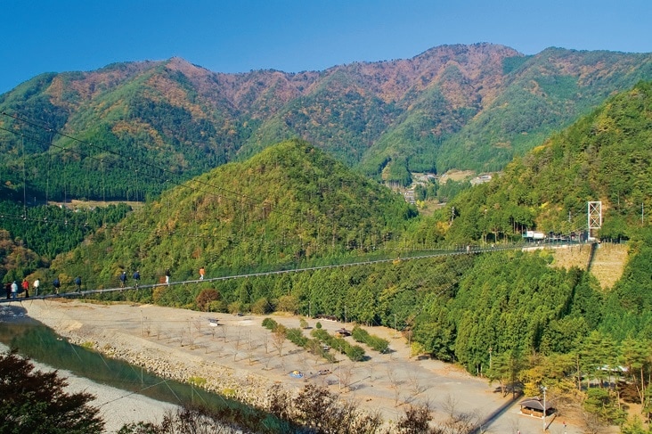奈良県十津川村の「谷瀬の吊り橋」は生活用鉄線釣り橋として日本最長