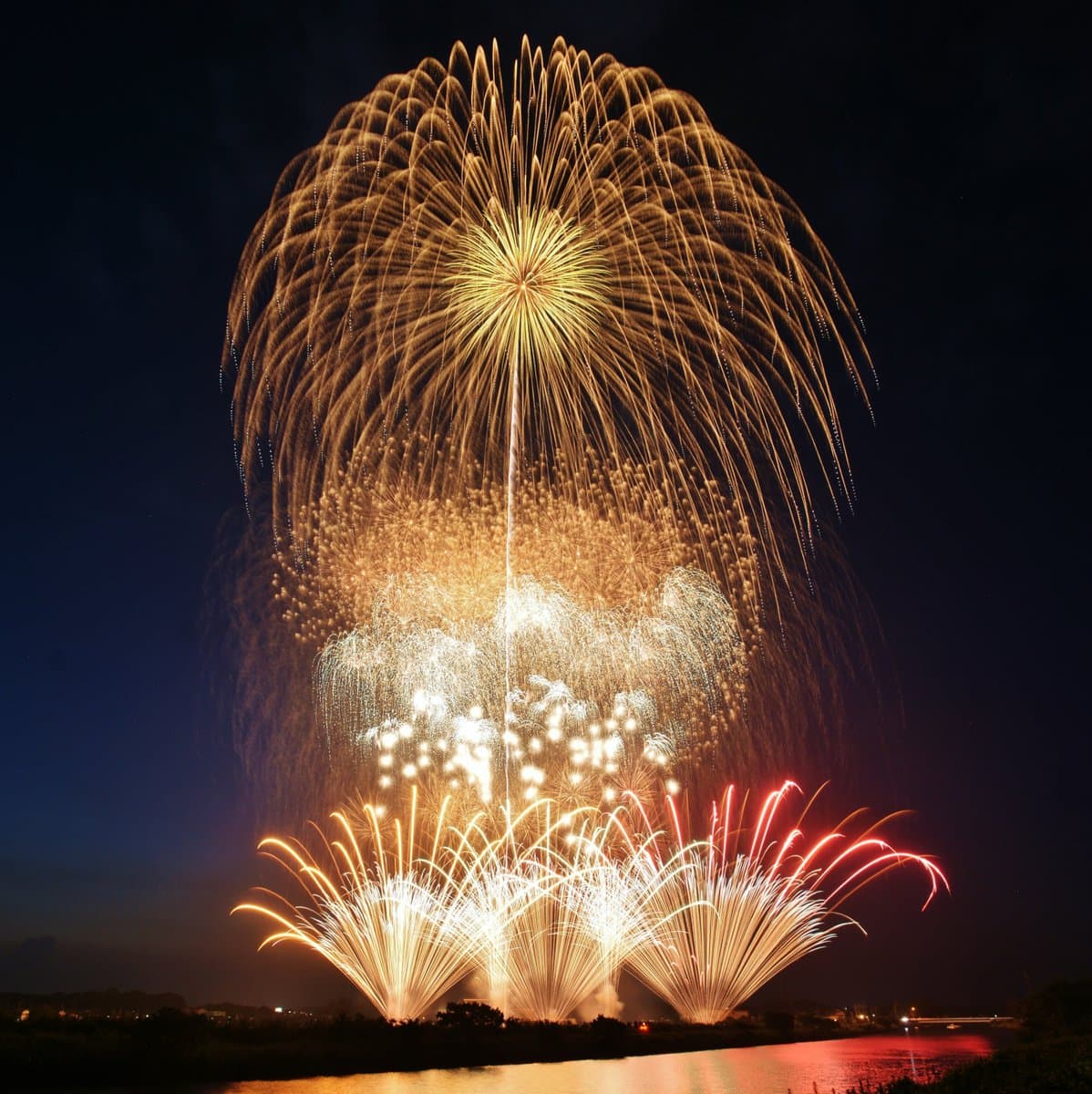 毎年8月に江戸崎総合運動公園で開催される「いなしき夏まつり花火大会」