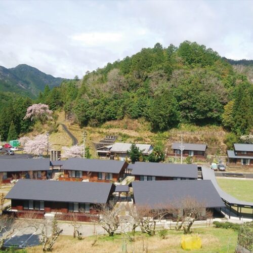 奈良県十津川村の住民が支え合う長屋スタイルの村営住宅「高森のいえ」