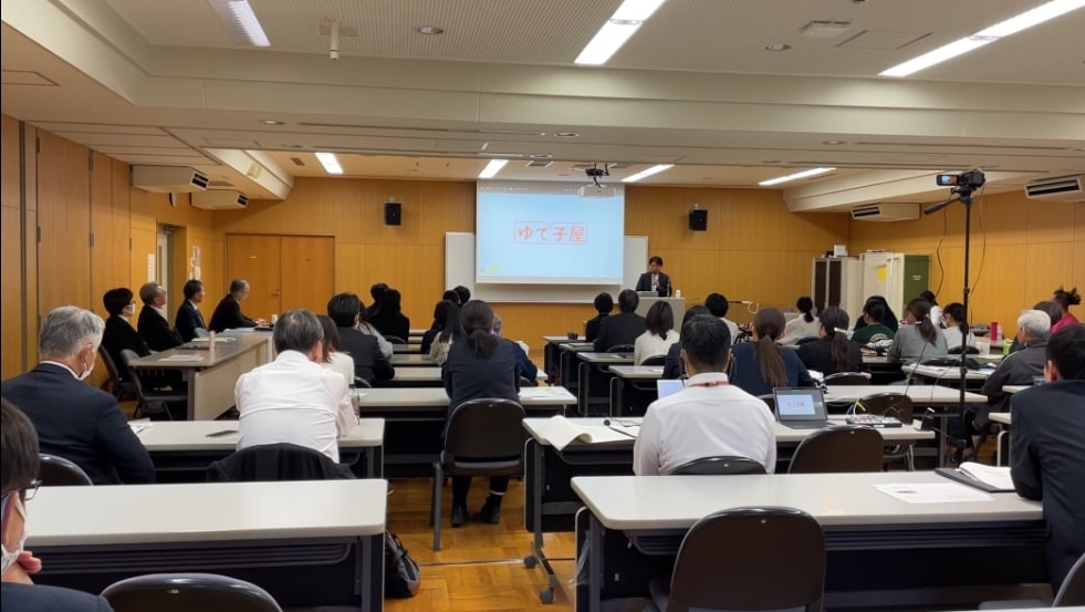 長野県教育フォーラムでの講演会のようすです。教育関係者の方々や小学校などで講演会をさせて頂く機会も増えてきました。主に子どもたちとの接し方や教育方法などについてお話させていただいてます。