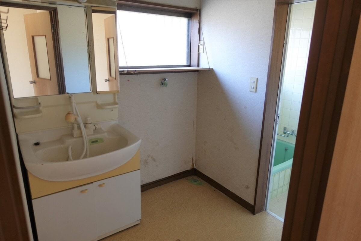 茨城県稲敷市の450万円物件の洗面室
