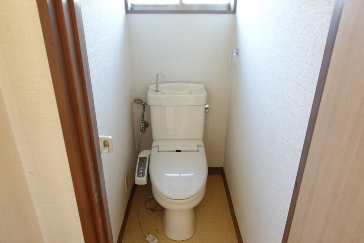 茨城県稲敷市の450万円物件のトイレ