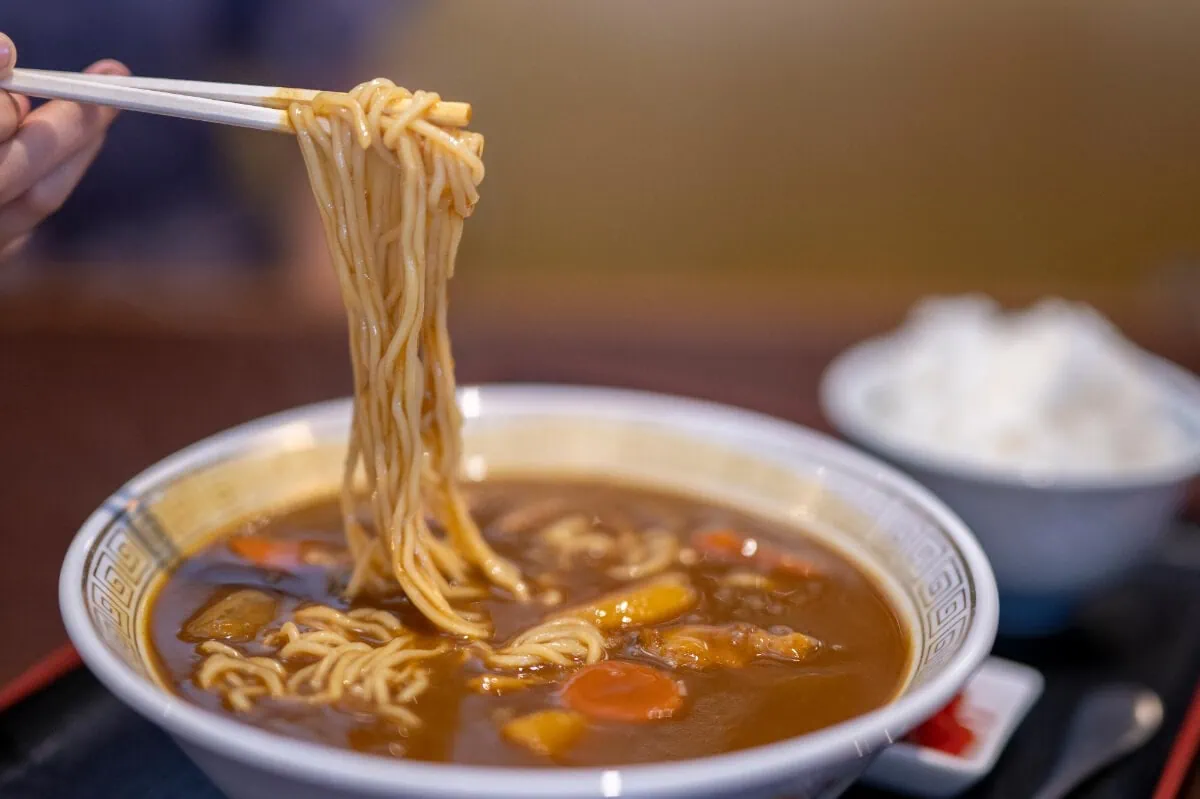 新潟県三条市の名物・三条カレーラーメン。