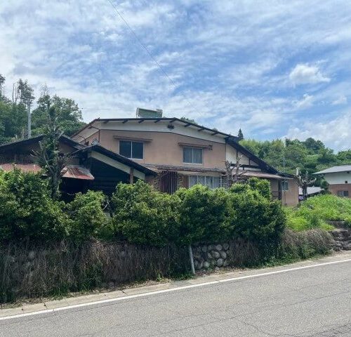 長野県筑北村の物件の全景