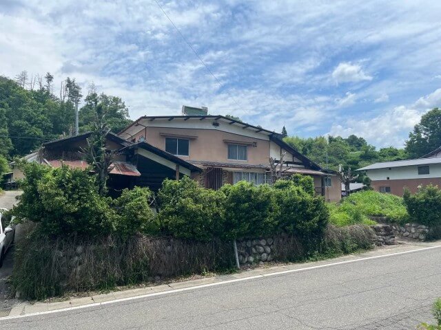 長野県筑北村の物件の全景