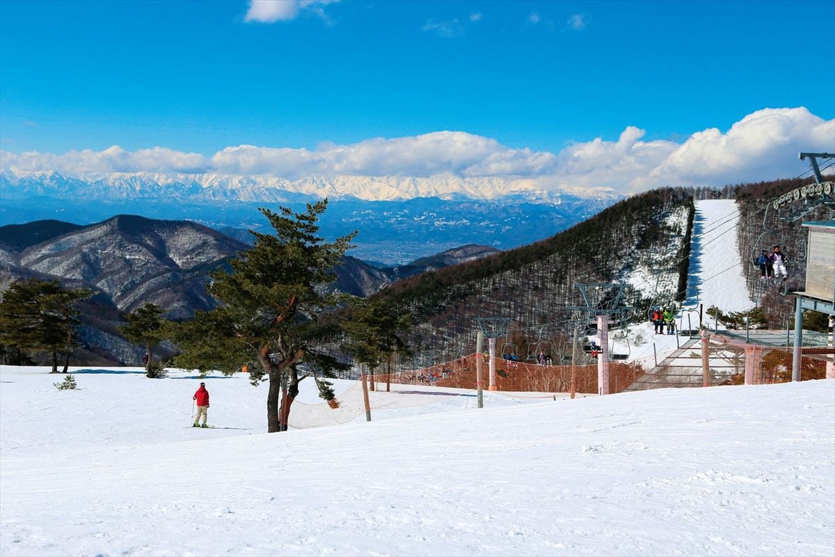 長野県須坂市の冬の風景「峰の原高原スキー場」