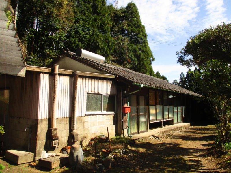 鹿児島県鹿屋市の物件の外観。緑豊かな環境にある、畑・山林・倉庫付きの物件です