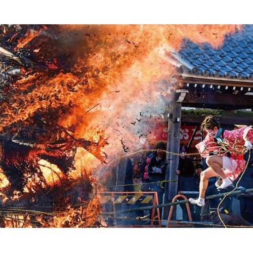 岐阜県海津市で、無病息災と豊穣を祈る火祭り「左義長」が開催！