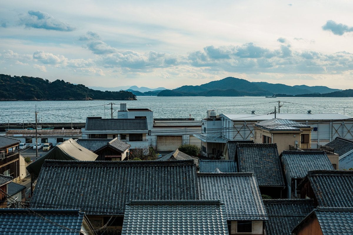 岡山県倉敷市の暮らしが体験できるお試し住宅がある下津井地区から見た瀬戸内海