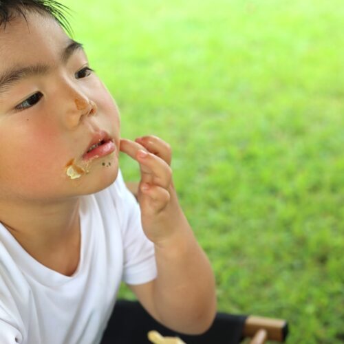 キャンプの日程が長いとその分洗濯までに時間が経ってしまい、ソースのシミが落ちにくくなってしまうのも悩みだったそうです。