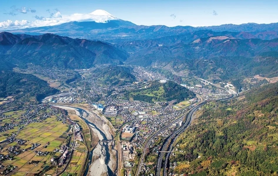 神奈川県山北町は、丹沢の山々と清流に抱かれたまち