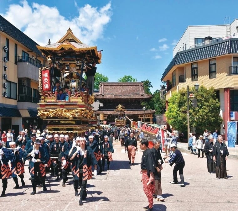富山県南砺市のユネスコ無形文化遺産「城端曳山祭」