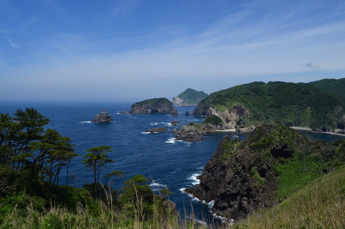 伊豆半島最南端にある静岡県南伊豆町の奥石廊崎は、天気が良ければ伊豆7島を一望することができます。