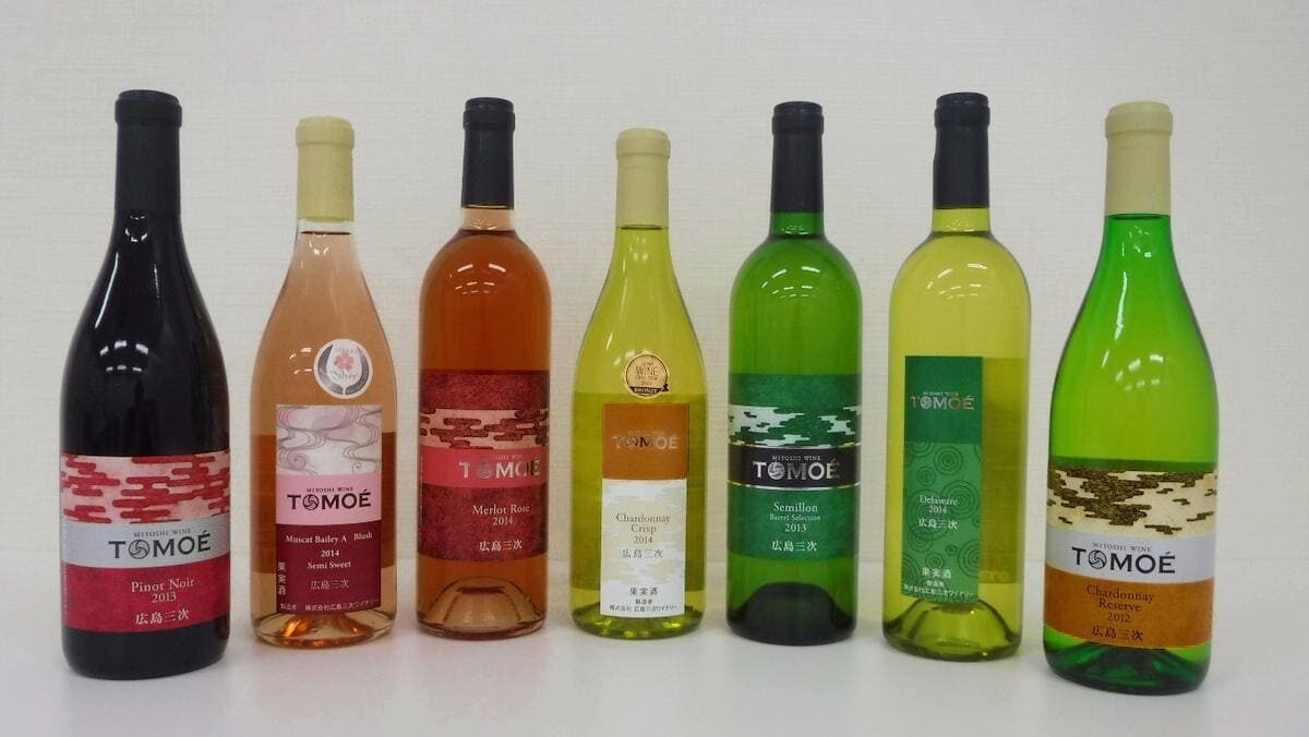 広島県三次市のTOMOEワイン。ブドウの名産地である三次盆地発祥の「広島三次ワイナリー」。TOMOÉは、三次の気候や風土を大切に、地元のブドウ100%で醸造したこだわりのシリーズです。