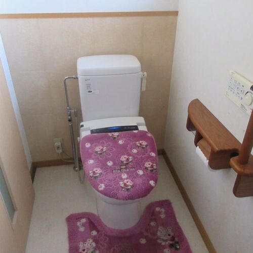 広島県三次市の物件のトイレは簡易水洗ですが、きれいな状態です。