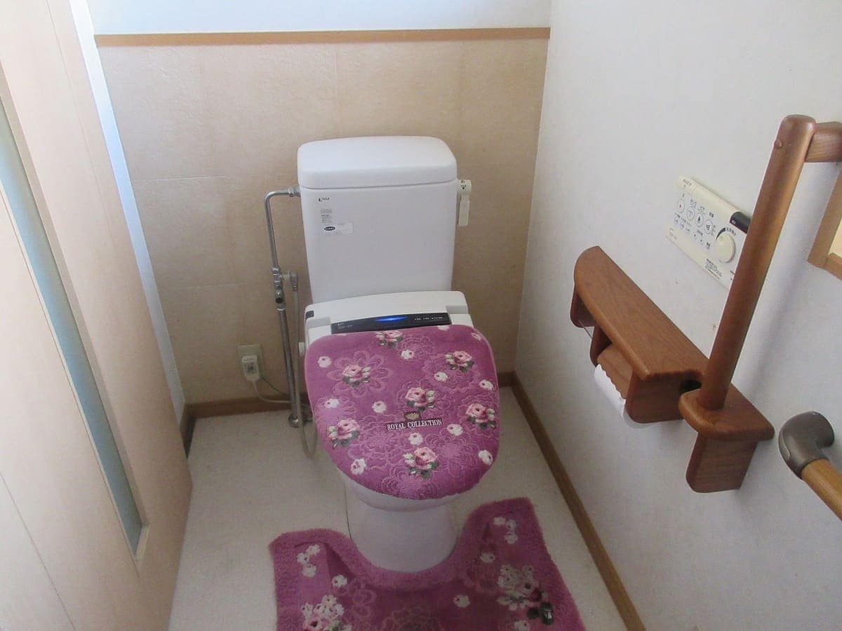 広島県三次市の物件のトイレは簡易水洗ですが、きれいな状態です。