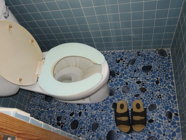 静岡県南伊豆町の物件のトイレは水洗トイレが1階と2階の2カ所に設置されています。使用感があるのでこちらも取り換えを検討するのがよさそうです。