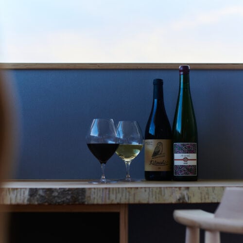 「東川PERICAN」の客室から風景を眺めながらいただくワインは最高。