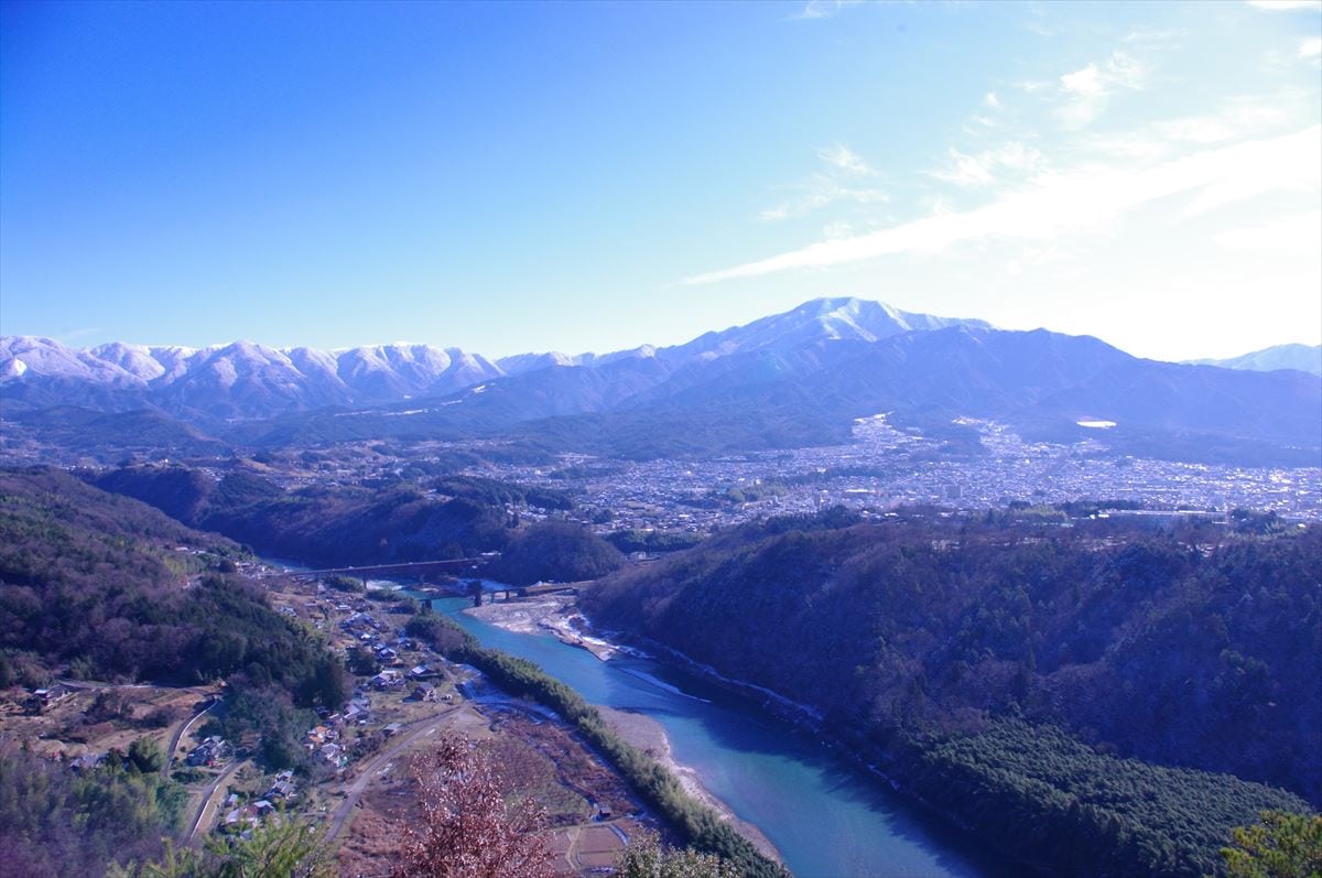 岐阜県中津川市の恵那山。市内の至る所から望める