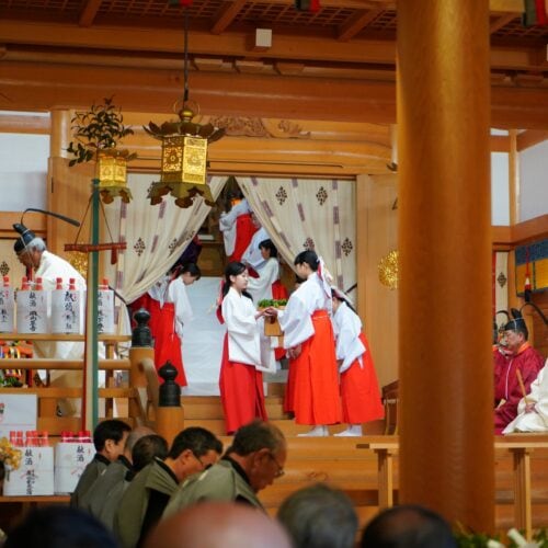 例年4月19日、20日に行われる気多若宮神社の飛騨古川祭（気多若宮神社神事）。