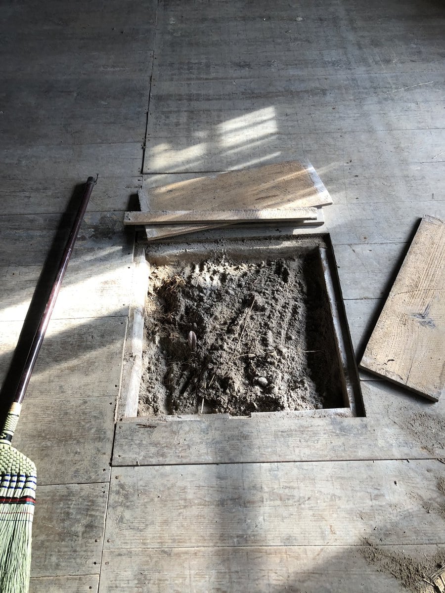 床下から囲炉裏を発見したり、畳が結構重いことに気付かされました。