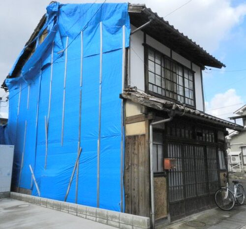 鳥取県倉吉市の物件の外壁です。補修が必要です