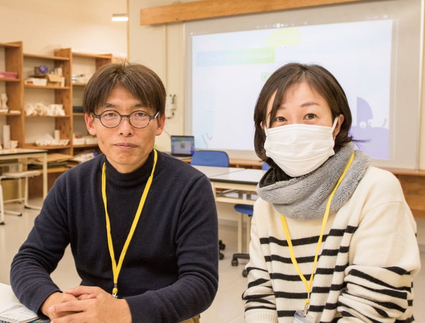 大阪から参加した夫妻。子どもが小学校に入る来年に向け、自ら考える力を育める環境を探している