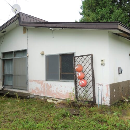 北海道大空町の物件の外観です。住宅の裏には広い畑があり、敷地面積は約700㎡！