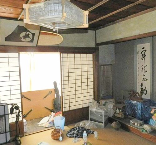 鳥取県倉吉市の物件の和室です。2階の8帖には床の間があります