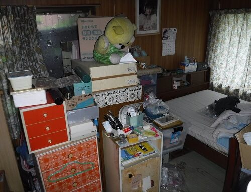 愛媛県西予市の物件の1階には洋室が2部屋あります。子ども部屋として使うのにちょうどよい広さです。