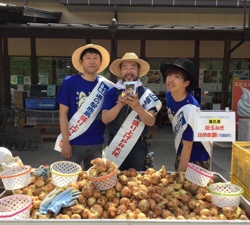 佐賀県住みます芸人のメタルラックが司会を務めたたまねぎ詰め放題イベント