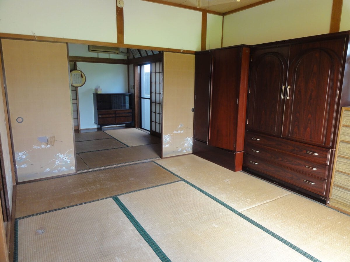 長崎県雲仙市の物件は管理状態のよい物件ですが、畳や襖に老朽化は見られます。150万円までのリフォームが借主の負担なしで可能なのでリフォームを検討するのもよいでしょう。