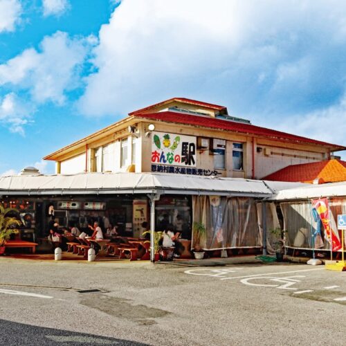 沖縄県恩納村の人気スポット「おんなの駅 なかゆくい市場」