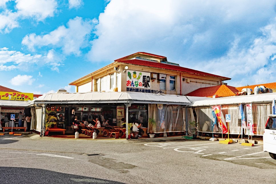 沖縄県恩納村の人気スポット「おんなの駅 なかゆくい市場」