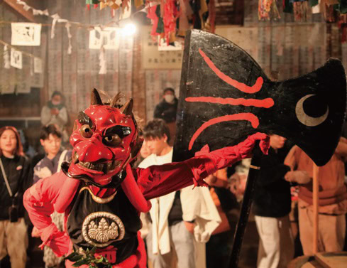 町内の各地区で、毎年11月～1月に開催される「花祭」（愛知県東栄町）