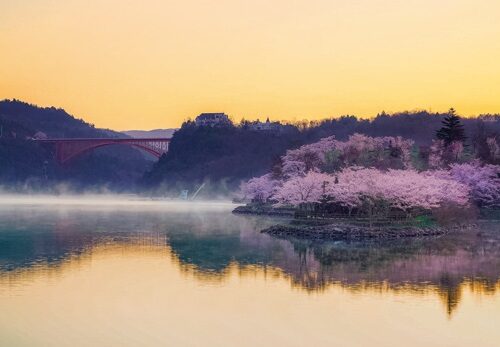 桜や紅葉が美しい、恵那峡さざなみ公園の夜明け／岐阜県恵那市