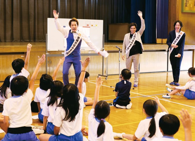 「のびるんdeスクール」で行った、吉本興業の住みます芸人による漫才講座／愛知県豊橋市