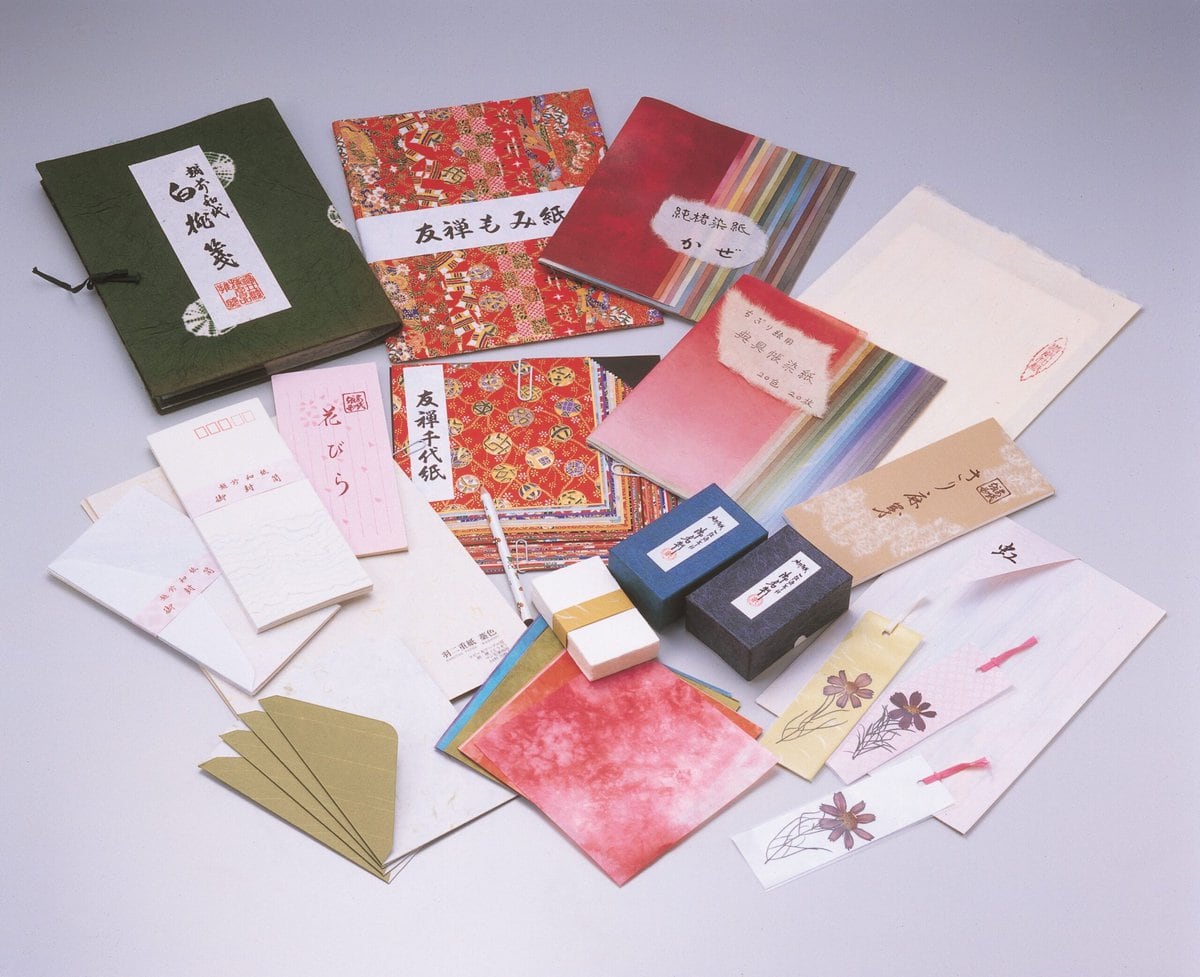古くから越前市は「和紙」の産地として知られており、ここで作られる「越前和紙」は伝統工芸品に指定されています。