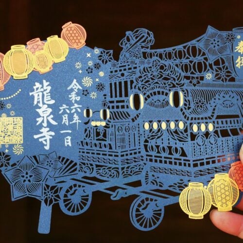 2024年夏限定切り絵御朱印『夏祭り』は、熊谷の「うちわ祭り」をモチーフにしており、夏祭りの賑やかさを感じられるデザインとなっています。