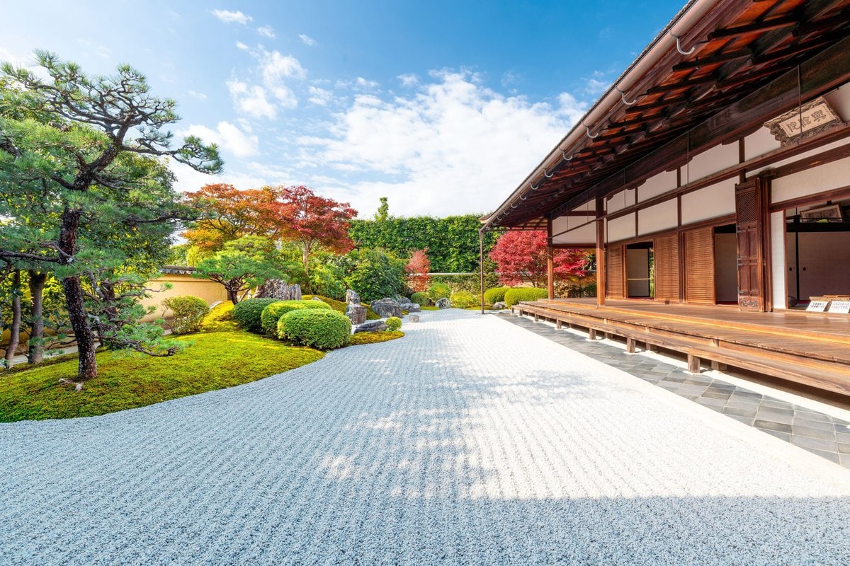 京都・大徳寺「興臨院」の方丈庭園。