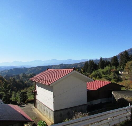 長野県長野市の物件の最大の魅力は、北アルプスを望むこの景観です。毎朝この景色を眺め、おいしい空気で深呼吸して一日をスタートできるのは代えがたい贅沢になるでしょう。