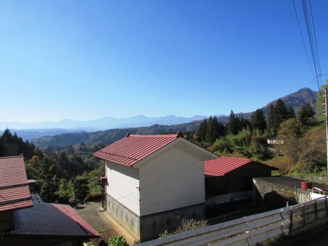 長野県長野市の物件の最大の魅力は、北アルプスを望むこの景観です。毎朝この景色を眺め、おいしい空気で深呼吸して一日をスタートできるのは代えがたい贅沢になるでしょう。