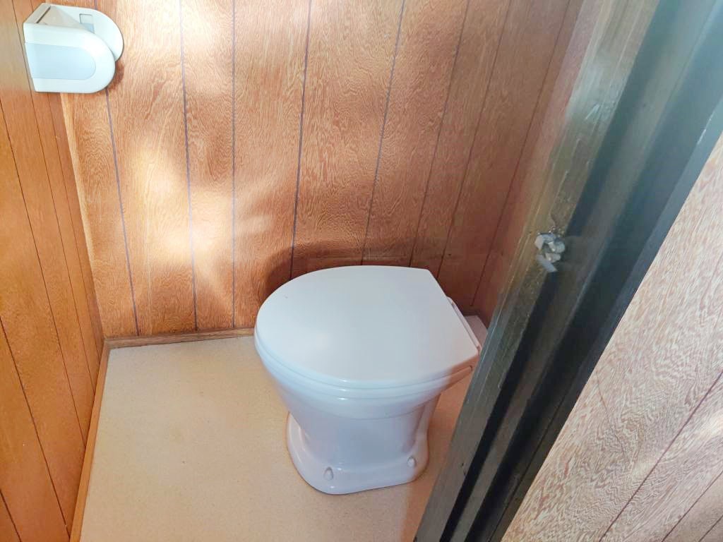 宮城県石巻市の別棟のトイレ