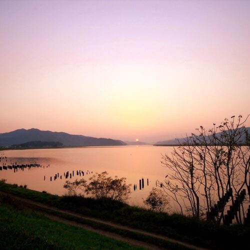 宮城県石巻市の北上川の風景